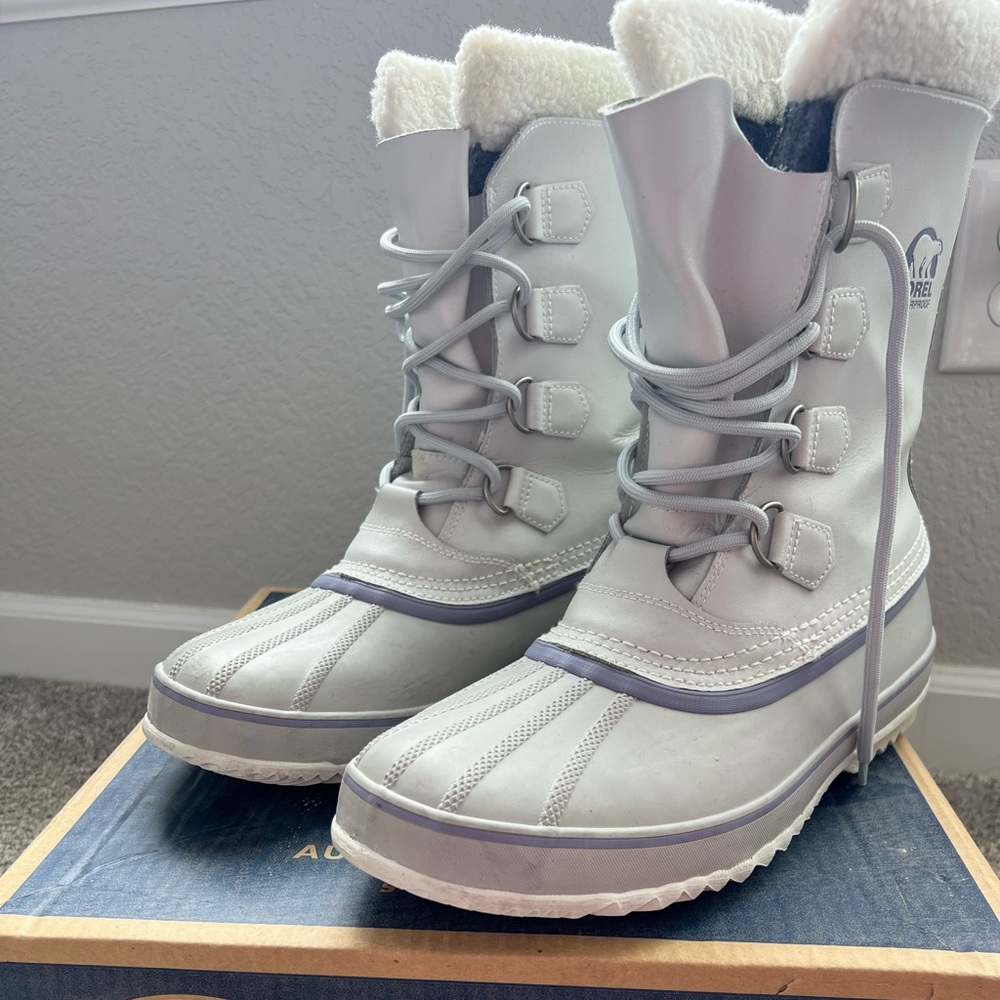 NEW Sorel Womens white with purple trim ‘Femmes’ Boots
